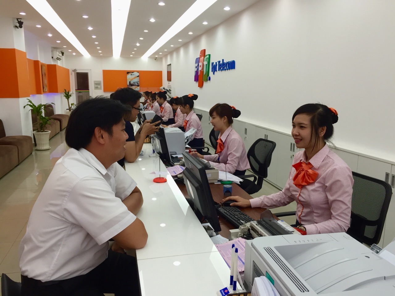 van-phong-giao-dich-fpt